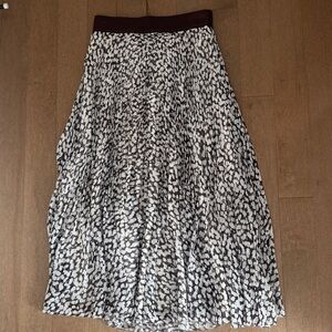 Aritzia Wilfred Twirl Skirt